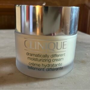 Clinique Dramaticallt different moisturizing cream